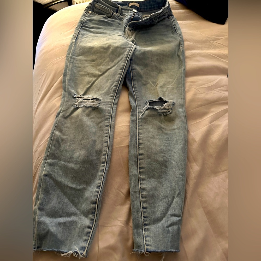 Good American light wash -distressed straight